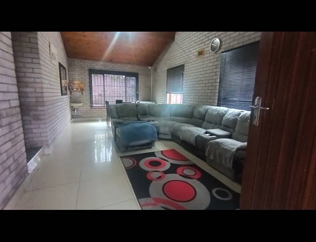 4 BEDROOM HOUSE FOR SALE IN KHARWASTAN